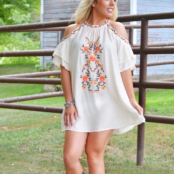 Off shoulder cream dress - Picture 3 of 6